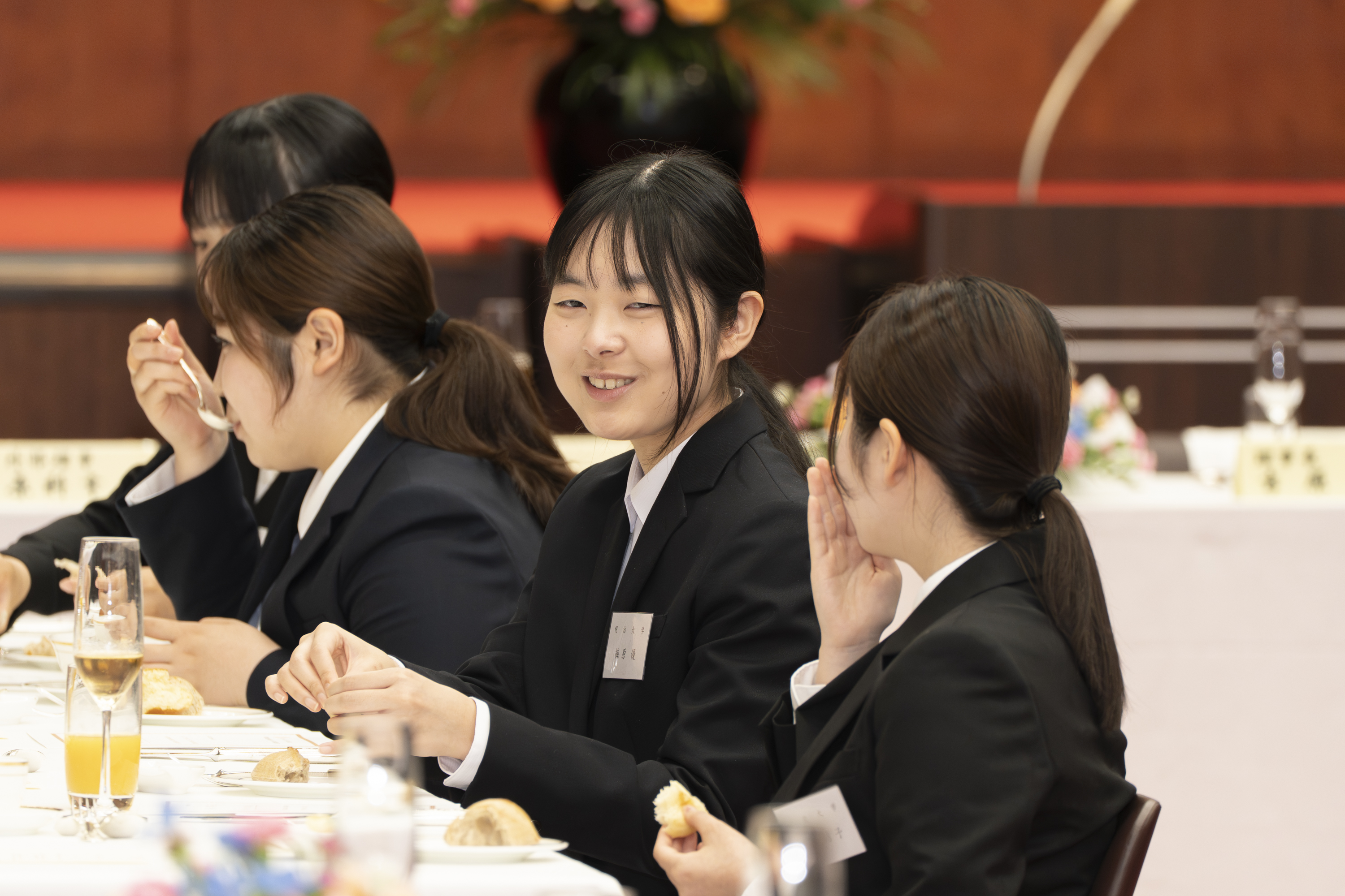 奨学生合格証交付式の懇親会の様子